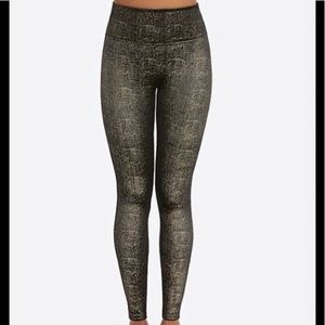 Velvet Shine Leggings - Black & Gold